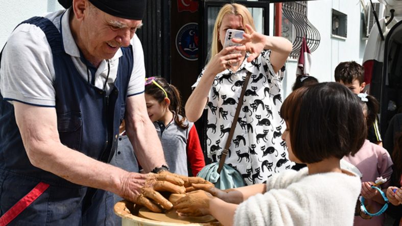 Salim Yaşar: Bilecik'in Ustası, Çömlek Sanatını Okullara Taşıyor