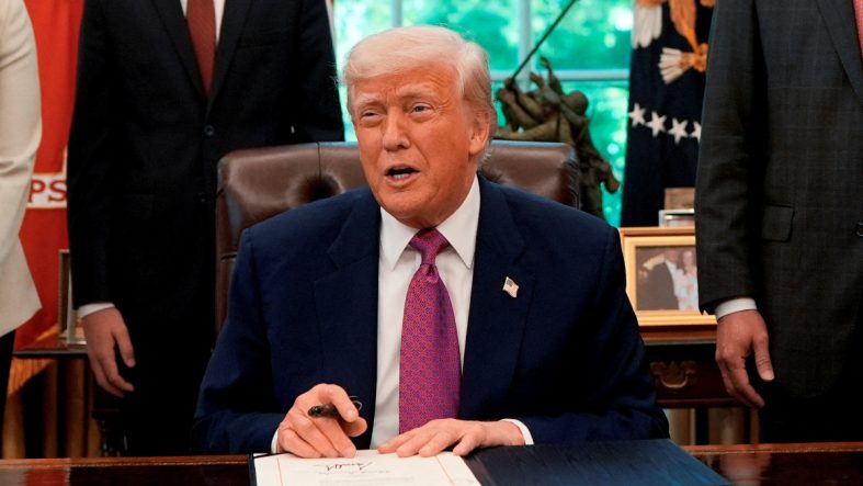 Donald Trump, ABD'de ilaç fiyatlarını yüzde 80'e kadar düşürecek kararnameye imza atacak